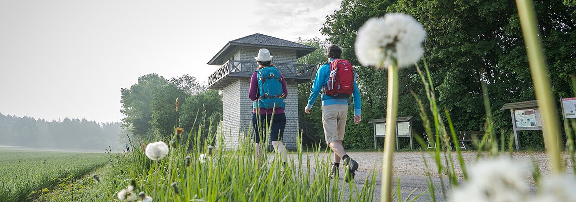 Wanderer am Limesturm Erkertshofen