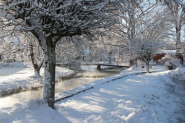 Winterlandschaft am Wasser in Enkering