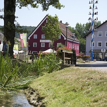 Bachlauf am Marktplatz in Kinding