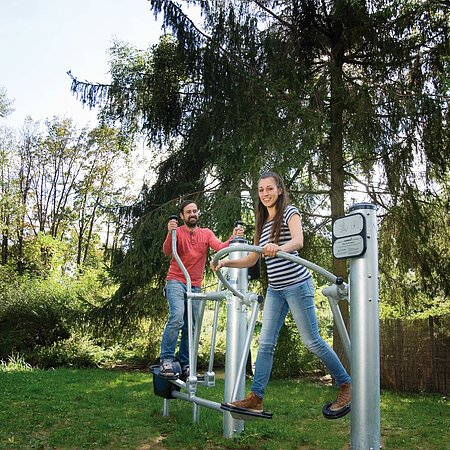 Fitnessgeräte bei Wassertretanlage Kinding