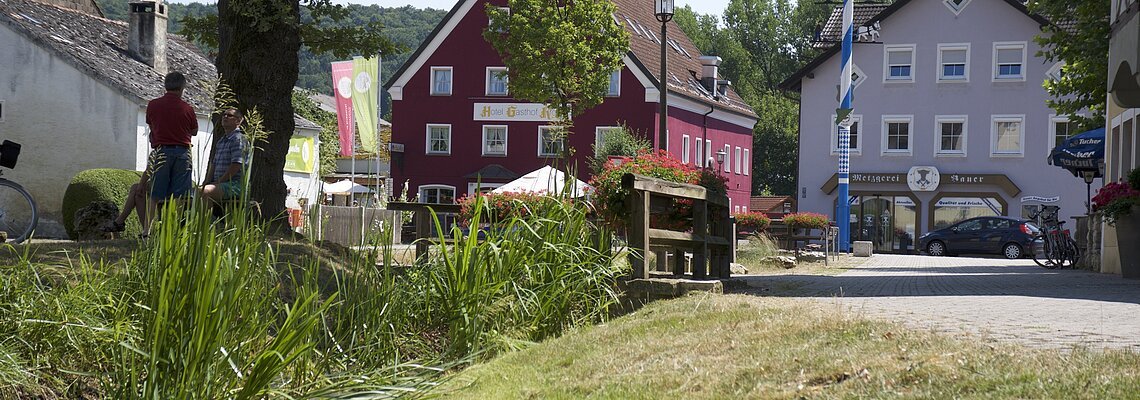 Bachlauf am Marktplatz in Kinding