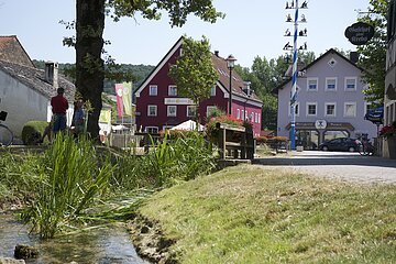 Bachlauf am Marktplatz in Kinding