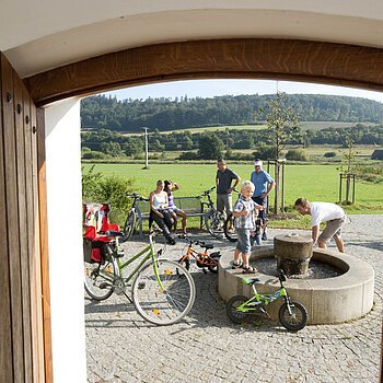 Radfahrer am Brunnen©Andreas Hub