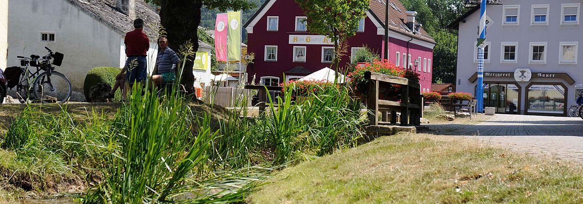 Bachlauf am Marktplatz in Kinding